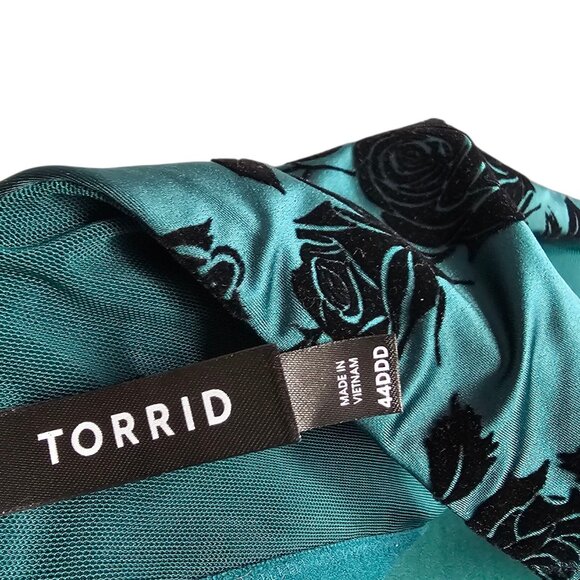 Torrid XO Plunge Push Up Bra, Curve Plus, Green Velvet, Size 44DDD - Picture 6 of 8